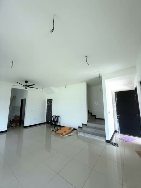 Rumah Teres 2 Tingkat untuk Dijual di Bandar Tiram (Ulu Tiram) - Karl Lim - Living Room - PropertyGuru.com.my
