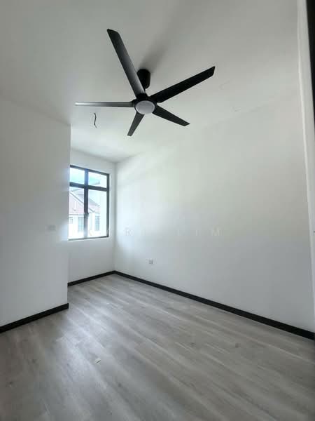 Rumah Teres 2 Tingkat untuk Dijual di Bandar Tiram (Ulu Tiram) - Karl Lim - Bedroom - PropertyGuru.com.my