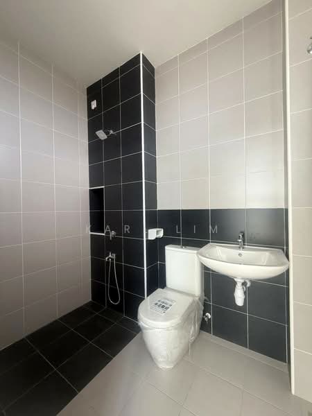 Rumah Teres 2 Tingkat untuk Dijual di Bandar Tiram (Ulu Tiram) - Karl Lim - Bathroom - PropertyGuru.com.my