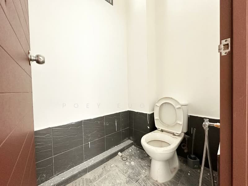 Shop for Rent in Seri Tanjung Pinang (Tanjung Tokong) - Poey Eugene - Bathroom - PropertyGuru.com.my