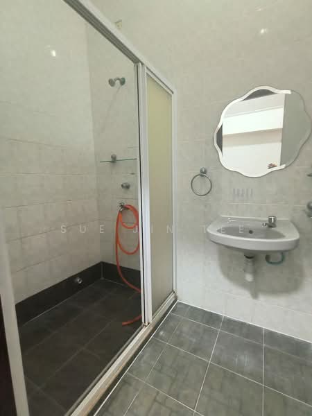 Rumah Teres 1.5 Tingkat untuk Disewa di Taman Pelangi Indah (Ulu Tiram) - Sue Jin Tee - Bathroom - PropertyGuru.com.my