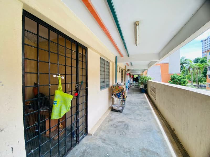 Rumah Flat untuk Dijual di Putra Damai - Zairul Asrah Zulkefli - Corridor - PropertyGuru.com.my