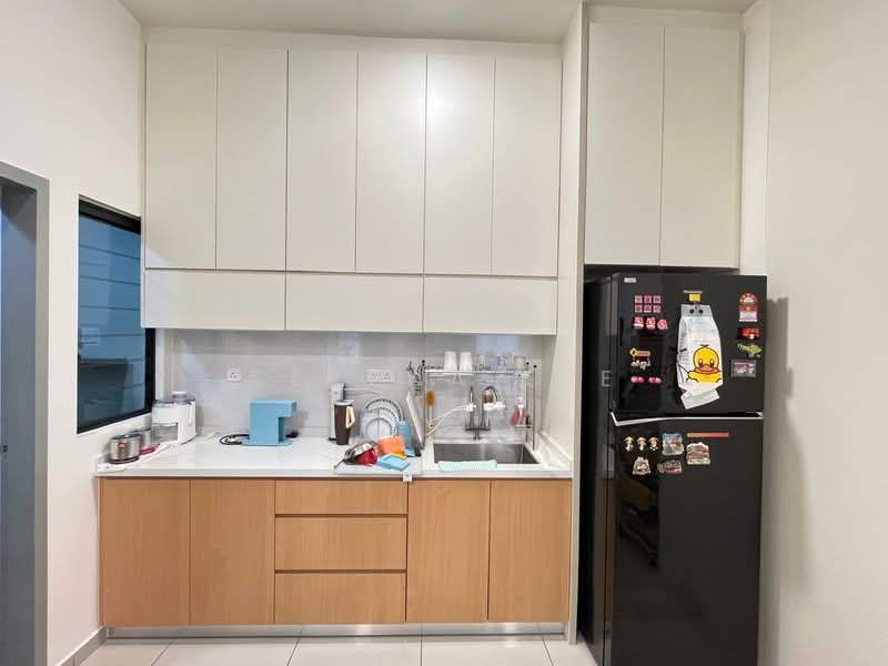 Servis Apartment untuk Disewa di B11 Parkland Residence - Serena Lee - Kitchen - PropertyGuru.com.my