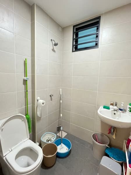 Servis Apartment untuk Disewa di B11 Parkland Residence - Serena Lee - Bathroom - PropertyGuru.com.my