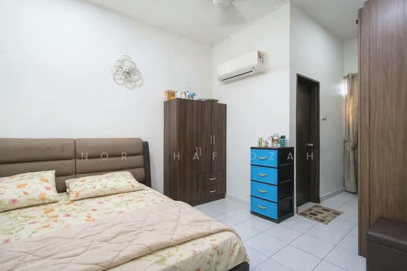 Rumah Teres untuk Dijual di Bandar Putera 2 (Klang) - Nor Khafadzah - Bedroom - PropertyGuru.com.my