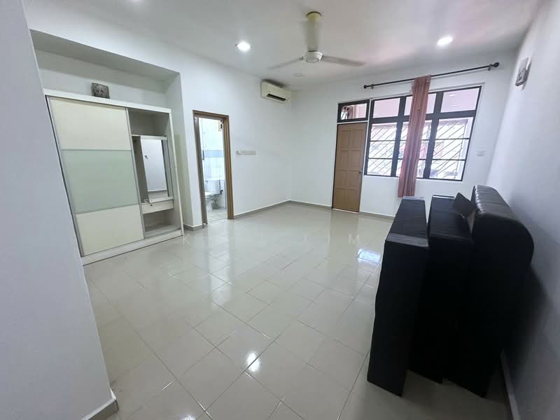 Rumah Teres 2 Tingkat untuk Dijual di Permas Jaya (Johor Bahru) - Karl Lim - Living Room - PropertyGuru.com.my