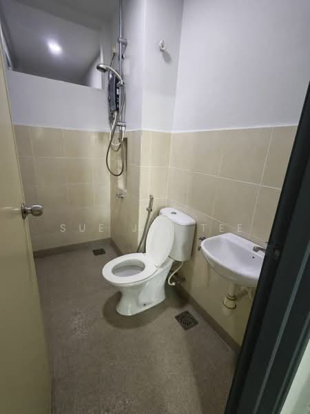 Pangsapuri untuk Disewa di Molek Ria - Sue Jin Tee - Bathroom - PropertyGuru.com.my