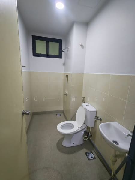 Pangsapuri untuk Disewa di Molek Ria - Sue Jin Tee - Bathroom - PropertyGuru.com.my