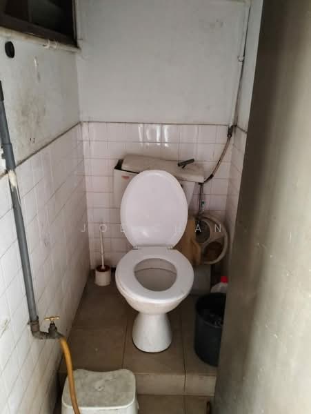 1-storey Terraced House for Sale in Taman Sri Serdang (Seri Kembangan) - Joe Chan - Bathroom - PropertyGuru.com.my