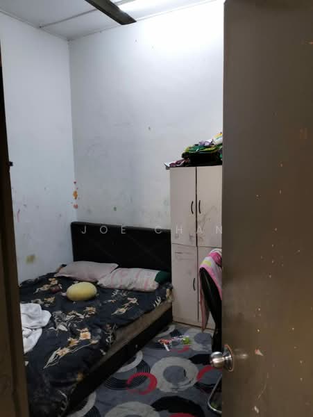1-storey Terraced House for Sale in Taman Sri Serdang (Seri Kembangan) - Joe Chan - Bedroom - PropertyGuru.com.my