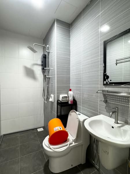 Service Residence for Sale at Sky Oasis Residence (Pangsapuri Oasis 1) - Kexin Hua - Bathroom - PropertyGuru.com.my