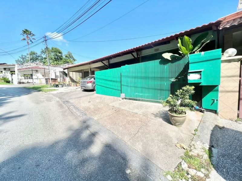 2-storey Terraced House for Sale in Ampang (Selangor) - Mohammad Din Majid - Exterior - PropertyGuru.com.my