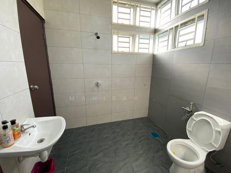 Rumah Teres 2 Tingkat untuk Dijual di Bangi (Selangor) - Mahirah . - Bathroom - PropertyGuru.com.my