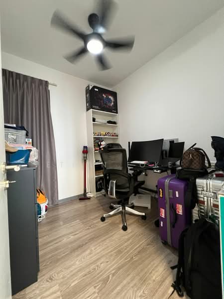 Servis Apartment untuk Dijual di United Point (Residensi Berpadu) - Ethan Loke - Study - PropertyGuru.com.my