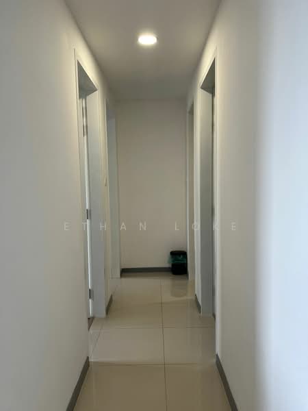 Servis Apartment untuk Dijual di United Point (Residensi Berpadu) - Ethan Loke - Corridor - PropertyGuru.com.my