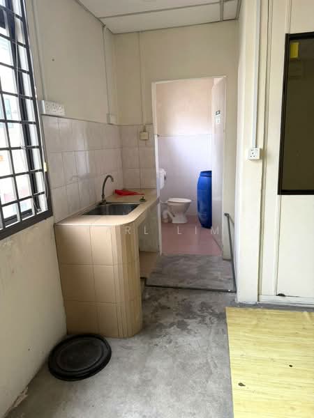 Kedai / Pejabat untuk Dijual di Taman Ungku Tun Aminah (Skudai) - Karl Lim - Kitchen - PropertyGuru.com.my