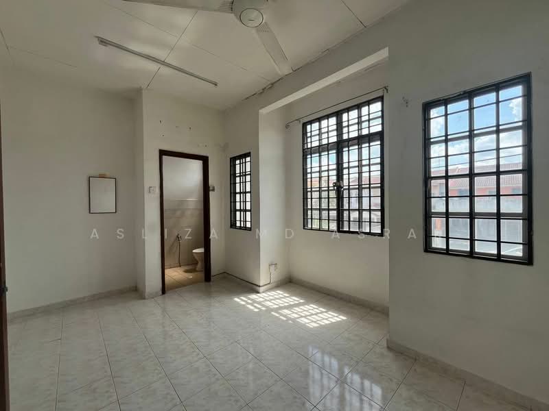 Rumah Teres 2 Tingkat untuk Dijual di Puncak Alam (Selangor) - Asliza Md Asrar - Bedroom - PropertyGuru.com.my