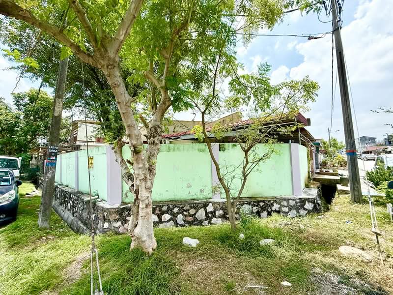 1-storey Terraced House for Sale in Taman Bandar Sunway (Petaling Jaya) - Noor Aini Bt Ayob - Exterior - PropertyGuru.com.my