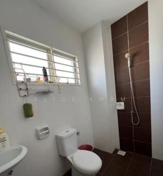 Rumah Kluster untuk Disewa di Bandar Saujana Putra (Tanjong Duabelas) - Alice Kham - Bathroom - PropertyGuru.com.my