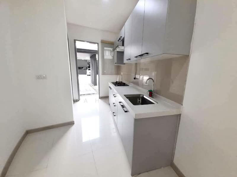 3-storey Terraced House for Sale in Cyberjaya (Selangor) - Mahirah . - Kitchen - PropertyGuru.com.my