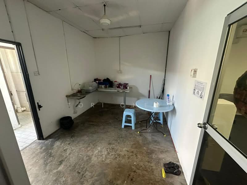 Shop / Office for Rent in Taman Tampoi Indah (Tampoi) - Tori Cheon - Interior - PropertyGuru.com.my
