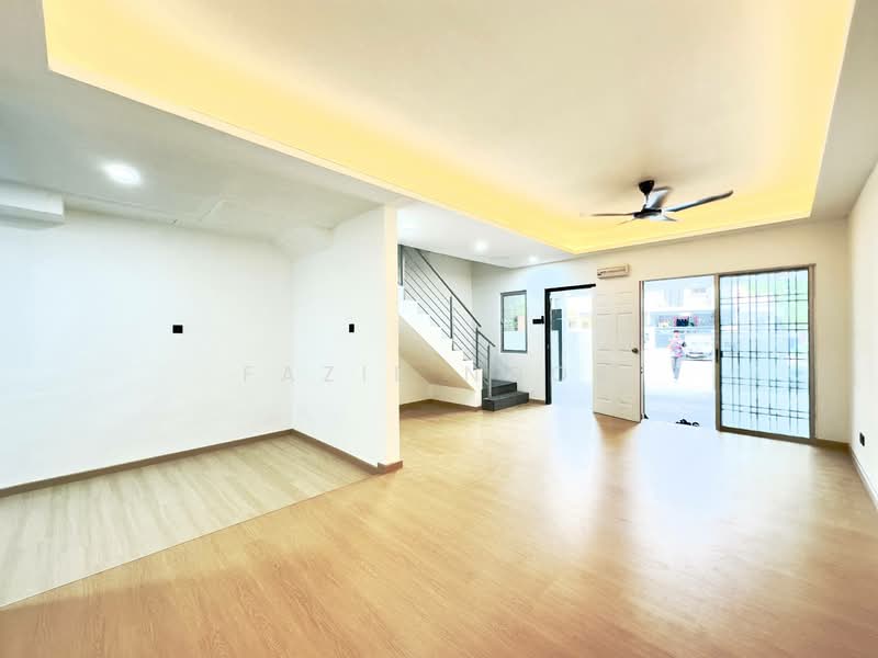 Rumah Teres 2 Tingkat untuk Dijual di Setia Impian (Setia Alam) - Fazie Noor - Living Room - PropertyGuru.com.my