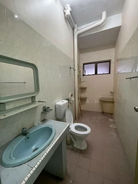 Semi-Detached House for Sale in Taman Sinfar (Ipoh) - YY Cheah - Bathroom - PropertyGuru.com.my
