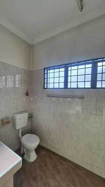 Semi-Detached House for Sale in Taman Sinfar (Ipoh) - YY Cheah - Bathroom - PropertyGuru.com.my