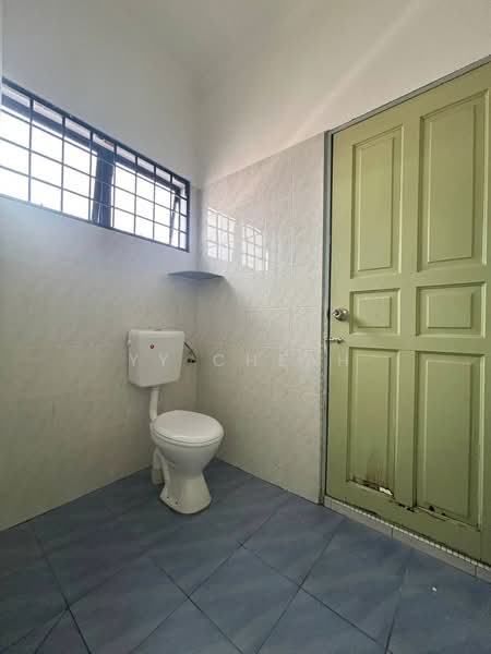 Semi-Detached House for Sale in Taman Sinfar (Ipoh) - YY Cheah - Bathroom - PropertyGuru.com.my