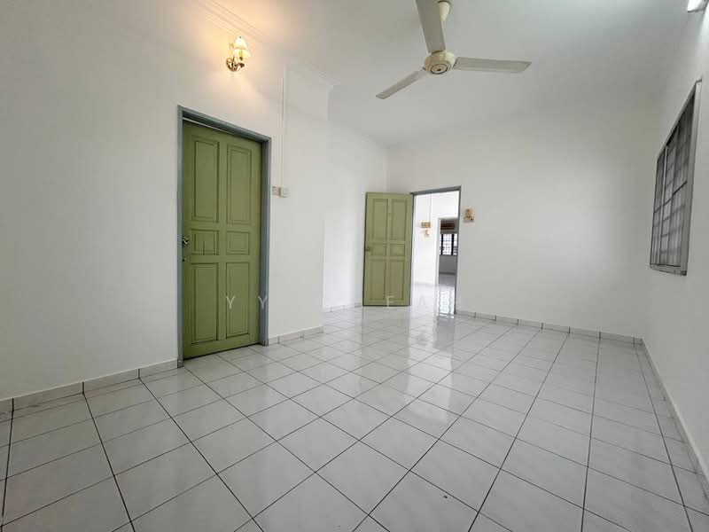 Semi-Detached House for Sale in Taman Sinfar (Ipoh) - YY Cheah - Living Room - PropertyGuru.com.my