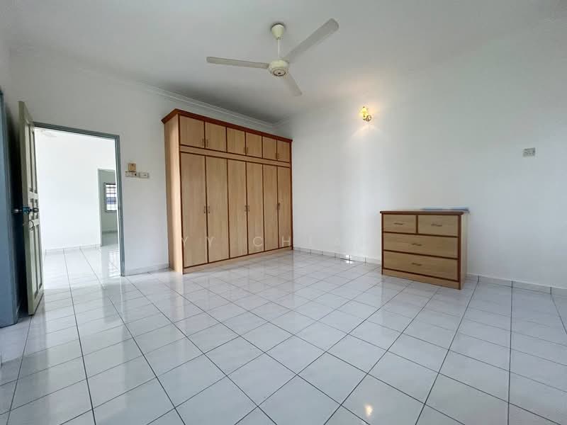 Semi-Detached House for Sale in Taman Sinfar (Ipoh) - YY Cheah - Bedroom - PropertyGuru.com.my