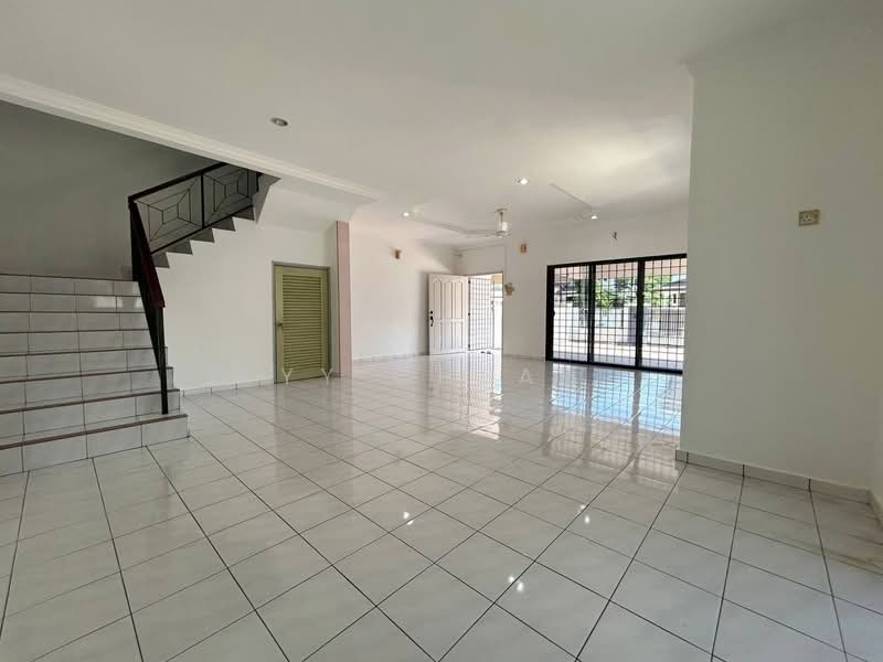 Semi-Detached House for Sale in Taman Sinfar (Ipoh) - YY Cheah - Living Room - PropertyGuru.com.my