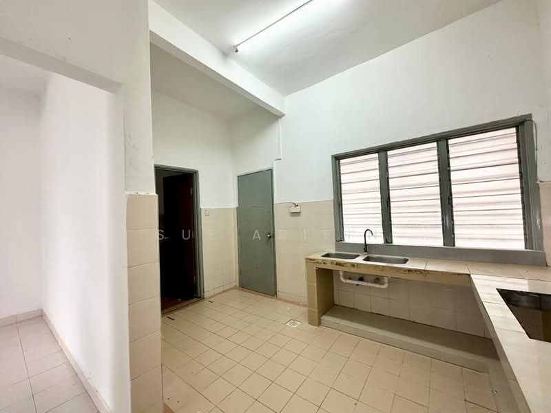 2-storey Terraced House for Sale in Batu Caves (Selangor) - Sue Arifin - Kitchen - PropertyGuru.com.my