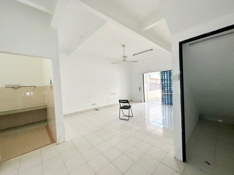 2-storey Terraced House for Sale in Batu Caves (Selangor) - Sue Arifin - Living Room - PropertyGuru.com.my