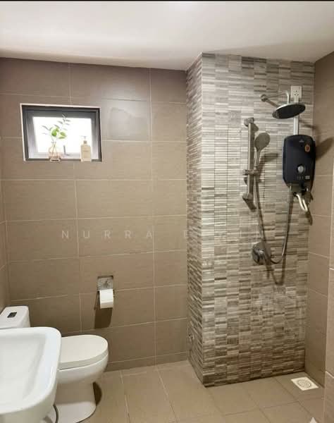 Servis Apartment untuk Disewa di Parkhill Residence - Nurra Eikin - Bathroom - PropertyGuru.com.my