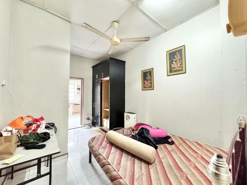 2-storey Terraced House for Sale in Dengkil (Selangor) - Azira Ahmad - Bedroom - PropertyGuru.com.my