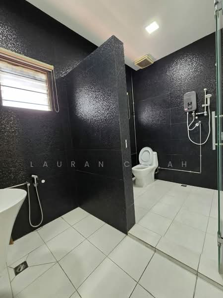 Rumah Teres 2 Tingkat untuk Disewa di SS 25, Taman Mayang (Petaling Jaya) - Lauran Chuah - Bathroom - PropertyGuru.com.my