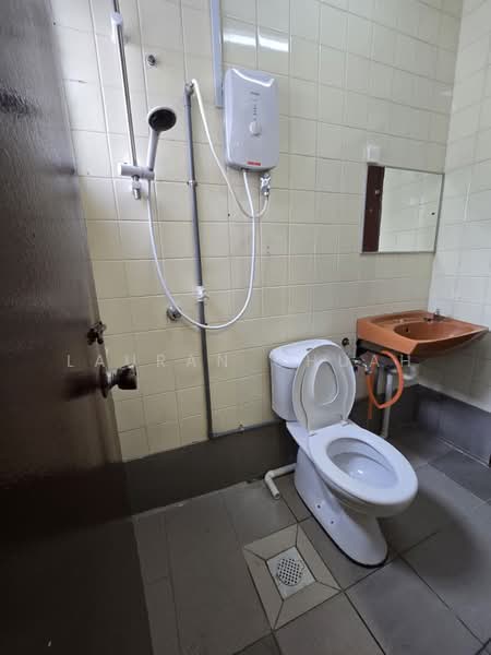Rumah Teres 2 Tingkat untuk Disewa di SS 25, Taman Mayang (Petaling Jaya) - Lauran Chuah - Bathroom - PropertyGuru.com.my