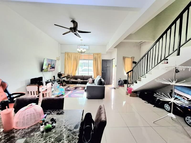 Rumah Teres 2 Tingkat untuk Dijual di Shah Alam (Selangor) - Ashraf Azwan - Living Room - PropertyGuru.com.my