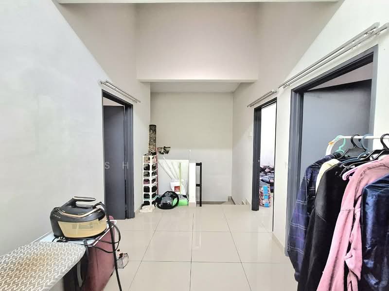 Rumah Teres 2 Tingkat untuk Dijual di Shah Alam (Selangor) - Ashraf Azwan - Corridor - PropertyGuru.com.my