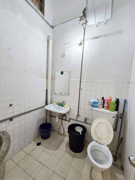 1-storey Terraced House for Sale in Bandar Sri Damansara (Selangor) - Charmaine Tan - Bathroom - PropertyGuru.com.my