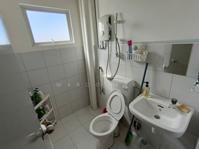 Pangsapuri untuk Dijual di Cendana Apartment Rawang - Marco Mak - Bathroom - PropertyGuru.com.my