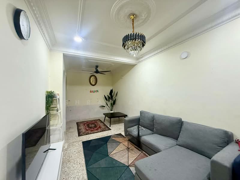 Rumah Teres 1 Tingkat untuk Dijual di Kapar (Selangor) - Ashraf Azwan - Living Room - PropertyGuru.com.my
