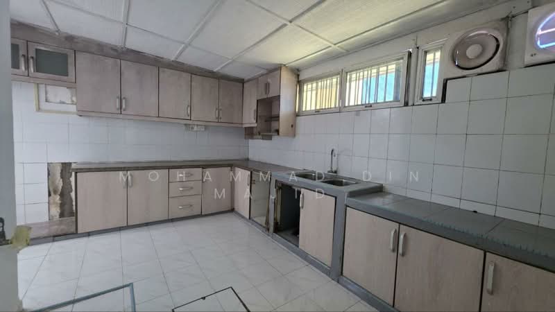 Rumah Teres 2 Tingkat untuk Dijual di Seksyen 8 (Shah Alam) - Mohammad Din Majid - Kitchen - PropertyGuru.com.my