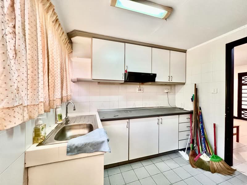 Condominium for Sale at Tivoli Villas - Ashraf Azwan - Kitchen - PropertyGuru.com.my