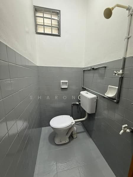 1-storey Terraced House for Sale in Taman Molek (Johor Bahru) - Sharon Ng - Bathroom - PropertyGuru.com.my