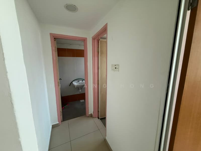 Shop / Office for Rent in Taman Desa Cemerlang (Ulu Tiram) - Zhi Yang Hong - Corridor - PropertyGuru.com.my
