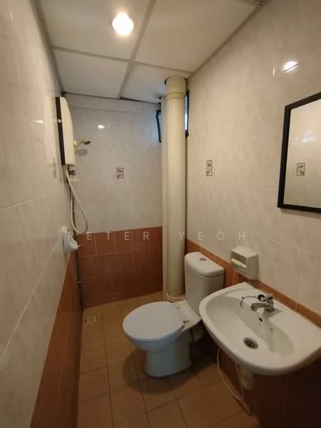 Pangsapuri untuk Disewa di University Place (Plaza Ivory) - Peter Yeoh - Bathroom - PropertyGuru.com.my