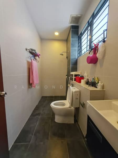 Rumah Berkembar untuk Dijual di Setia Utama (Setia Alam) - Raymond Choo - Bathroom - PropertyGuru.com.my