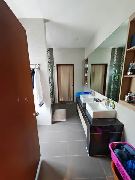 Rumah Berkembar untuk Dijual di Setia Utama (Setia Alam) - Raymond Choo - Bathroom - PropertyGuru.com.my